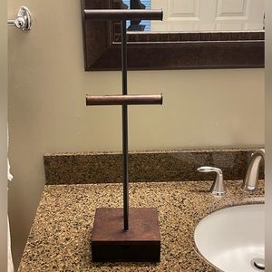 Necklace display